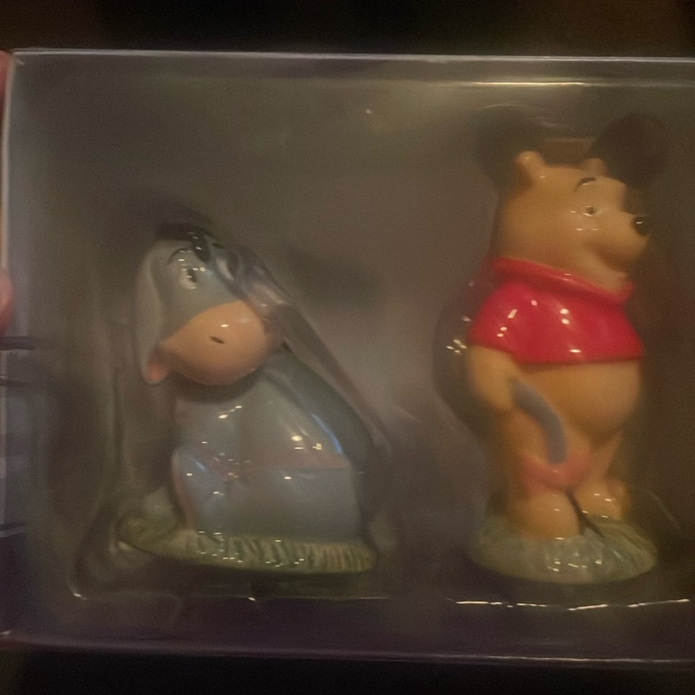 Beacon Winnie the Pooh salt and pepper shaker with eeyore